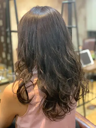 ロング siki. 石渡のヘアスタイル