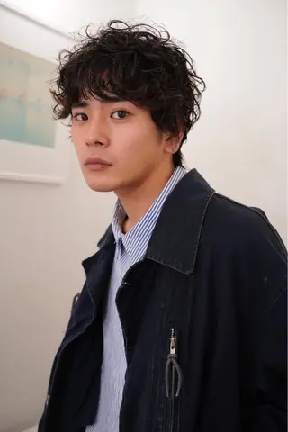 パーマ メンズ 渋谷メンズショート 特化🥋 渡邊健流のヘアスタイル