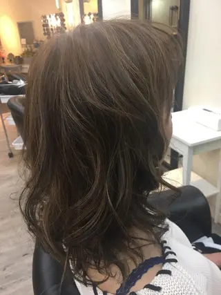 セミロング カラー 鶴見 和美のヘアスタイル