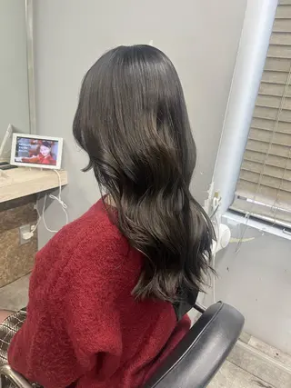 ロング カラー ✩.*Aise⟡.· 艶カラー🐈‍⬛🩶のヘアスタイル