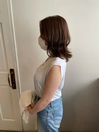 ミディアム カラー MIOベージュカラー 柔らかいカラーのヘアスタイル