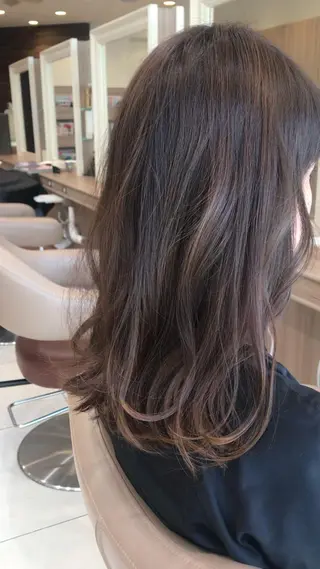 セミロング カラー 当日予約🆗✂︎ ウエモト タクのヘアスタイル