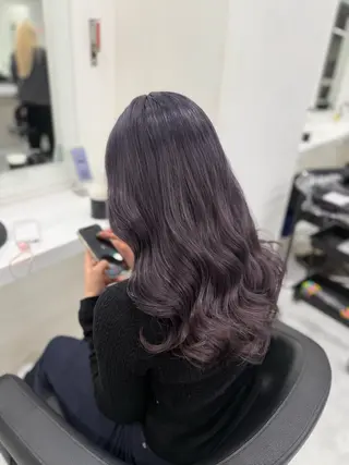 ロング カラー ラベンダー💜 グレージュ🩶のヘアスタイル