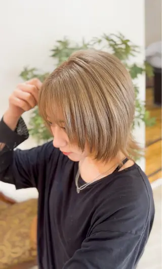 ショート 飯星慧斗 /ブリーチ、縮毛矯正のヘアスタイル