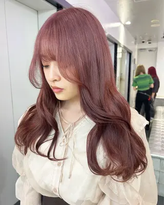 カラー 🫒オリーブ/透け感 レイヤー🌿モエカのヘアスタイル