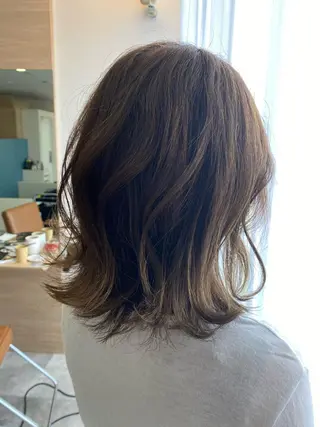 ミディアム カラー & kuのヘアスタイル