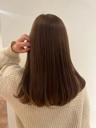 ミディアム カラー 成岡 愛美のヘアスタイル