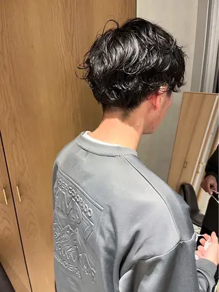 パーマ メンズ mei|顔まわり ×透明感カラーのヘアスタイル