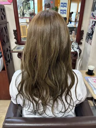 ロング カラー 桑野 葵のヘアスタイル