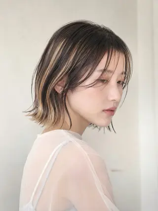 ショート カラー ショートのための 曲がる縮毛矯正のヘアスタイル