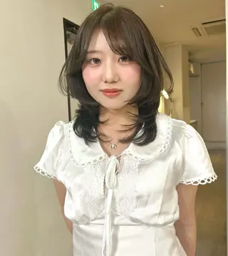 ミディアム カラー mizuki/ピンク ベージュ.レイヤーのヘアスタイル