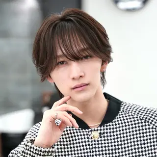 ミディアム カラー パーマ メンズ 🔥メンズ極🔥韓国 シャドウ/波巻き柿崎のヘアスタイル