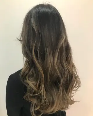 ミディアム カラー ウルフカット レイヤーカット上柿のヘアスタイル