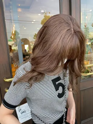 セミロング カラー 比嘉 千咲のヘアスタイル
