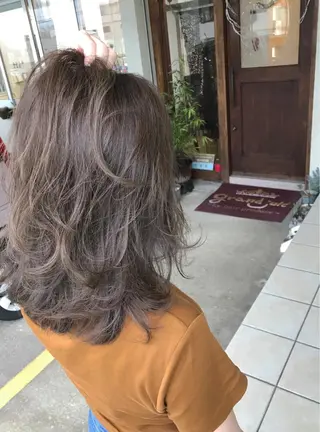 ミディアム カラー grand juteのヘアスタイル