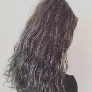 ロング 反橋 聖のヘアスタイル