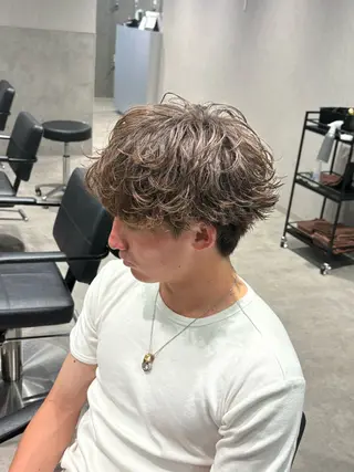 ショート カラー パーマ メンズ 【シャドウパーマ センターパート】義心のヘアスタイル