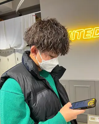 ショート カラー パーマ メンズ メンズパーマ特化 TAIGAのヘアスタイル
