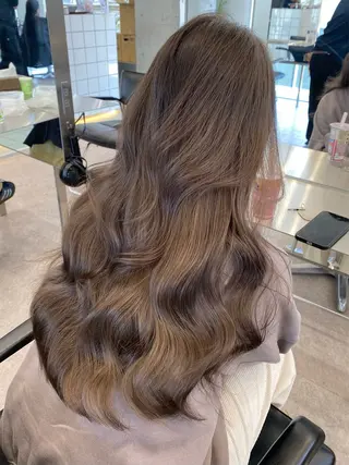 ロング ブリーチなしダブル ブリーチカラー優海のヘアスタイル