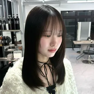 セミロング 鍋田/ 渋谷/ 縮毛矯正／レイヤーのヘアスタイル