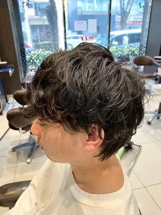 ミディアム パーマ 岡本 勇輝のヘアスタイル