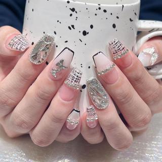 ネイル Queens テイのネイルデザイン