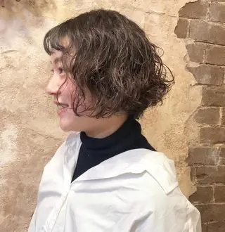 ショート パーマ ブリーチ、パーマ 西部笑のヘアスタイル