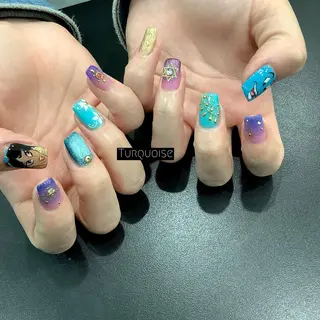 ネイル 個性派ネイルサロン 💅🏼ターコイズのネイルデザイン
