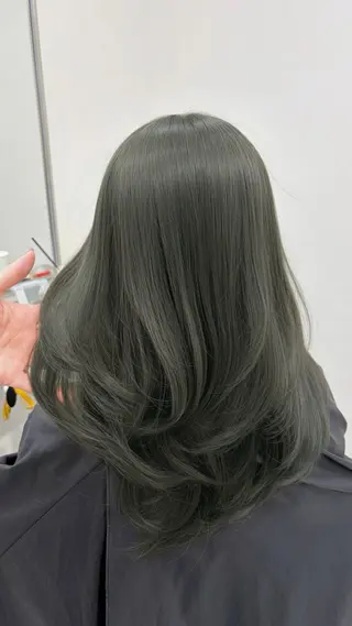 ミディアム カラー パーマ TOMO/ブリーチ 無しオリーブのヘアスタイル