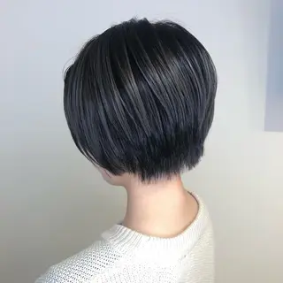 ショート カラー ウルフカット／吉村 桃子のヘアスタイル