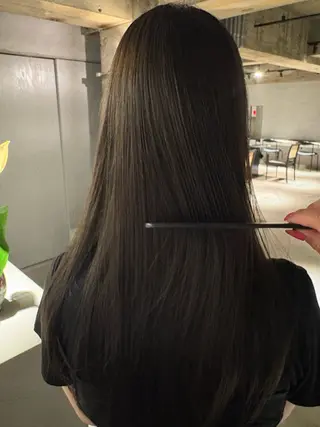カラー yu 🍓/レイヤー ／透明感カラーのヘアスタイル