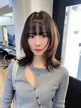ミディアム Airi 韓国y2k ハイレイヤーのヘアスタイル
