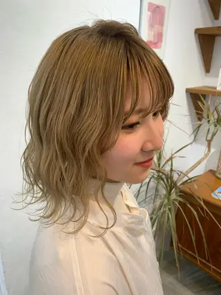 ミディアム カラー wakana/ 柔らかベージュカラーのヘアスタイル