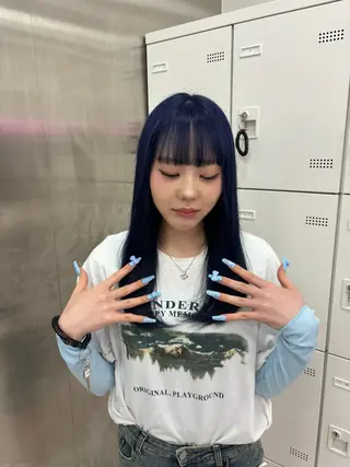ロング カラー 抜け感レイヤー︴ ニュアンスカラーのヘアスタイル