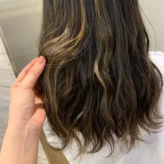 カラー 天野 利咲のヘアスタイル