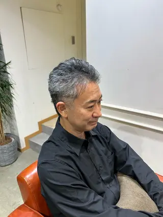 ショート カラー パーマ メンズ 新谷 虎太郎のヘアスタイル