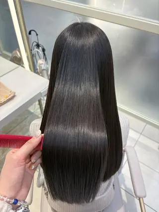 ロング yuria/レイヤー /透明感カラーのヘアスタイル
