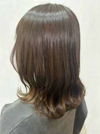 ミディアム 冨田 果歩のヘアスタイル