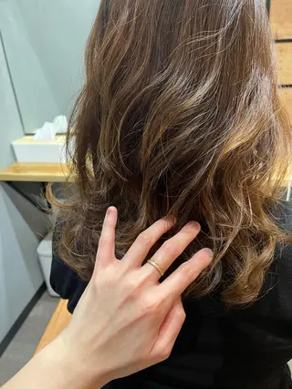 ロング カラー パーマ ヘアアレンジ メンズ キッズ ネイル マツエク・マツパ アイブロウ 久木原 ゆりのヘアスタイル