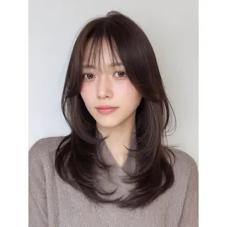 ロング ナオイ ユウキのヘアスタイル