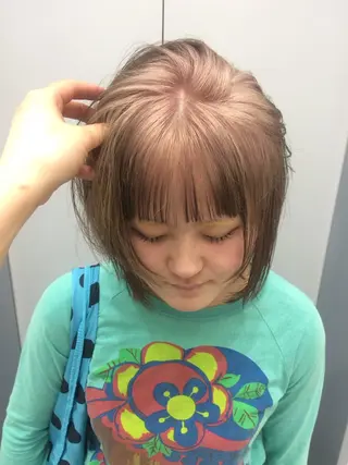 カラー 杏華 ショートのヘアスタイル
