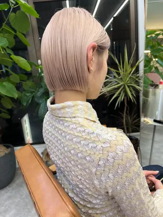ショート カラー 顔周りレイヤーカット ブリーチminamiのヘアスタイル