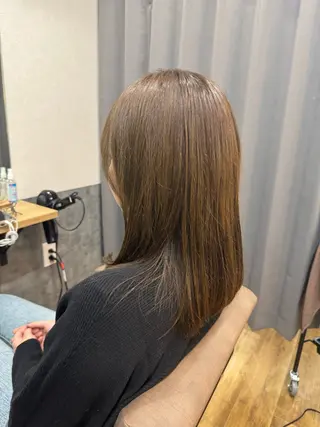 セミロング カラー reeed konnoのヘアスタイル