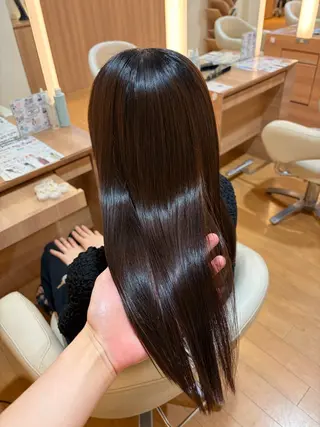ロング 岡 愛梨のヘアスタイル