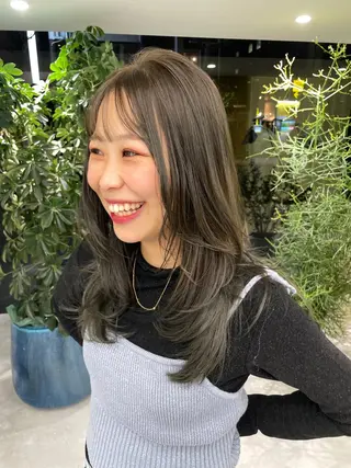 カラー ハッシュカット🍒 ボルドーカラー愛希子のヘアスタイル