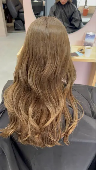 ロング カラー 🎀透明感カラー /ケアブリーチ🎀のヘアスタイル