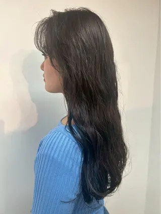 ロング パーマ 安達 咲のヘアスタイル