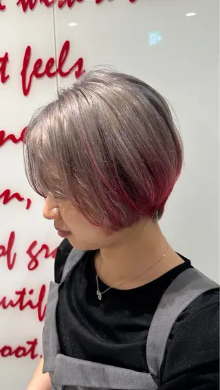 ショート カラー 半田 陽菜のヘアスタイル