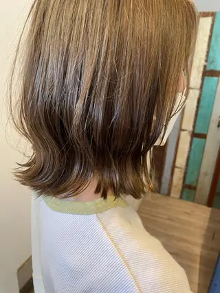 ミディアム カラー 仁木 彩奈のヘアスタイル