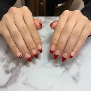salon UNE LMA見習いスタッフのネイルデザイン